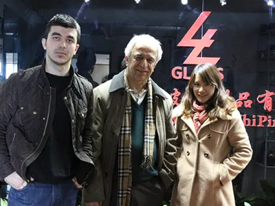 Visita de cliente alemán para frascos de vidrio personalizados