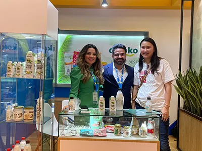 Cliente brasileño de la feria Sial China para envases de vidrio para bebidas