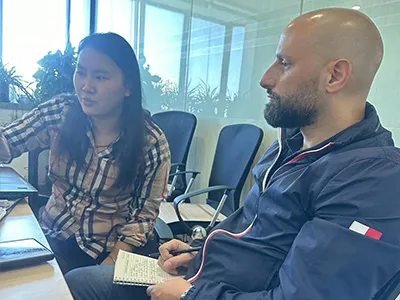 Visita de cliente australiano para frascos de vidrio para miel
